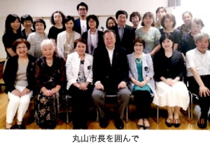 出席会員で記念撮影 晩餐会にて